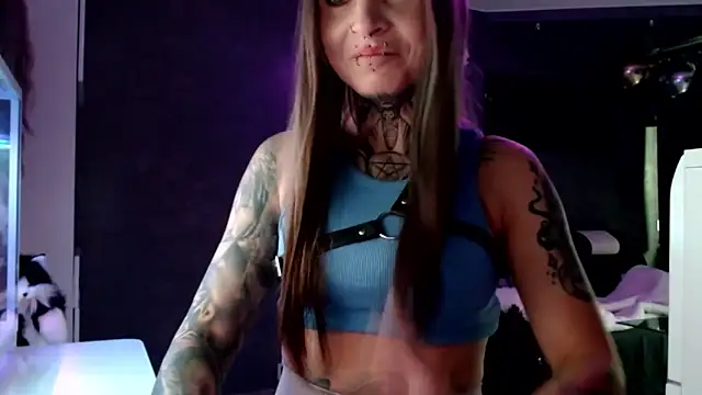 Snapshot of InesGold chatting on 01.21.25 InesGold online show from 01.21.25