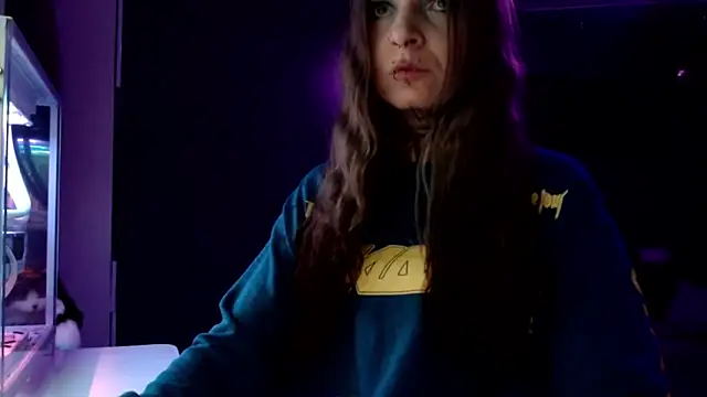 Snapshot of InesGold chatting on 01.28.25 InesGold online show from 01.28.25