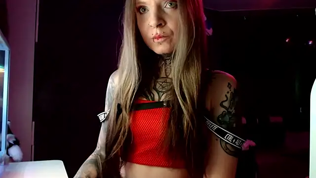 Snapshot of InesGold chatting on 02.03.25 InesGold online show from 02.03.25