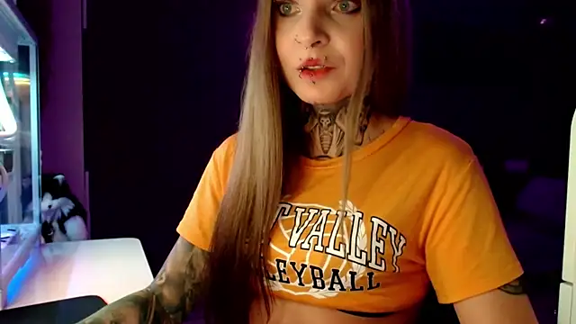 Snapshot of InesGold chatting on 02.05.25 InesGold online show from 02.05.25