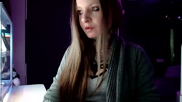 Snapshot of InesGold chatting on 02.12.25 InesGold online show from 02.12.25