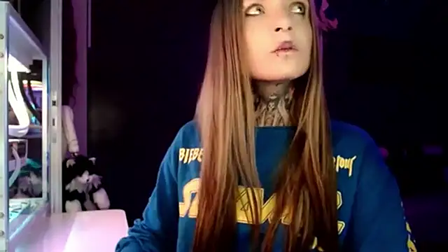 Snapshot of InesGold chatting on 02.19.25 InesGold online show from 02.19.25