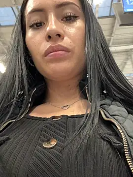 Snapshot of Sara_luna_ chatting on 03.01.25 Sara luna online show from 03.01.25