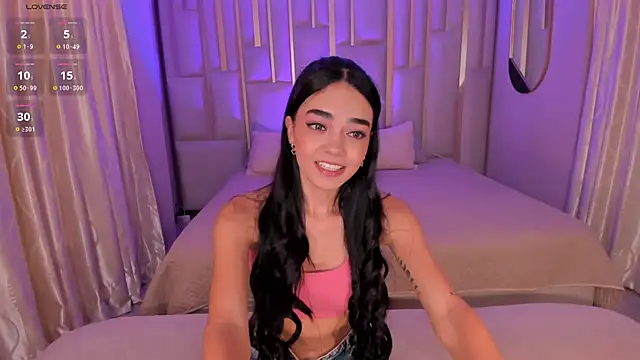 Snapshot of LucianaMillerX chatting on 12.12.24 LucianaMillerX online show from 12.12.24