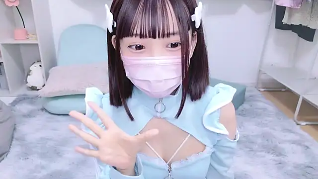 Snapshot of x-naru-x chatting on 03.18.25 x-naru-x online show from 03.18.25