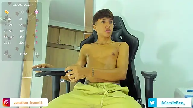 Snapshot of _CamiloBass chatting on 12.24.24  CamiloBass online show from 12.24.24