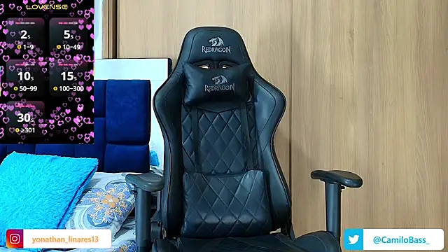 Snapshot of _CamiloBass chatting on 10.26.25 CamiloBass online show from 10.26.25