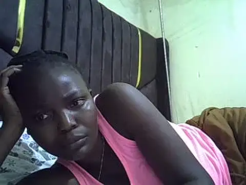 Snapshot of pretty_vivy chatting on 12.10.24 pretty vivy online show from 12.10.24