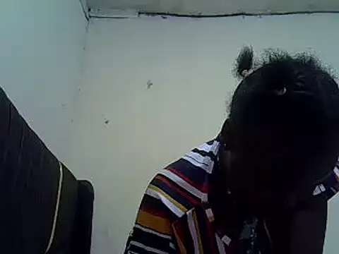 Snapshot of pretty_vivy chatting on 02.08.25 pretty vivy online show from 02.08.25