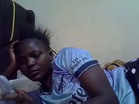 Snapshot of pretty_vivy chatting on 02.17.25 pretty vivy online show from 02.17.25