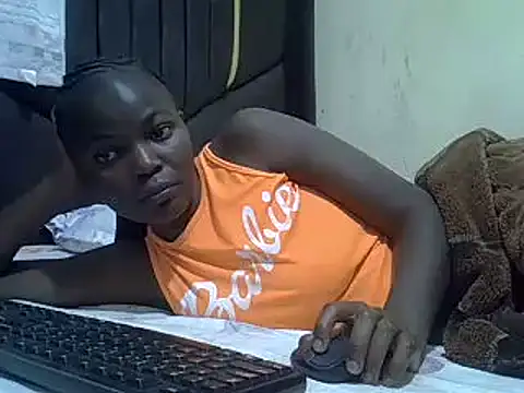 Snapshot of pretty_vivy chatting on 03.05.25 pretty vivy online show from 03.05.25