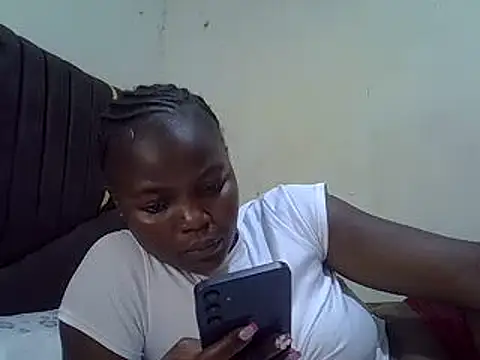 Snapshot of pretty_vivy chatting on 03.06.25 pretty vivy online show from 03.06.25