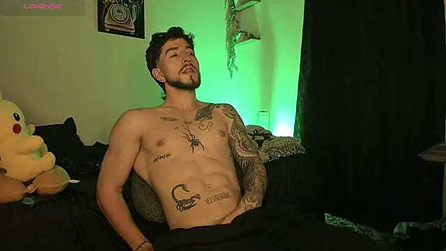 Snapshot of Valentino_Xander chatting on 03.22.25 Valentino Xander online show from 03.22.25
