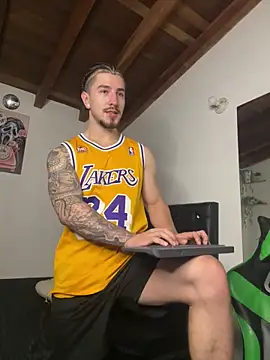 Snapshot of Valentino_Xander chatting on 11.07.25 Valentino Xander online show from 11.07.25