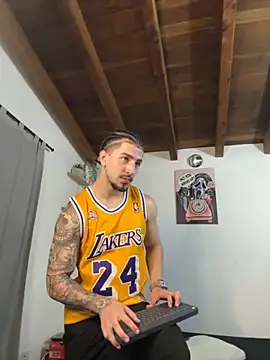 Snapshot of Valentino_Xander chatting on 11.07.25 Valentino Xander online show from 11.07.25