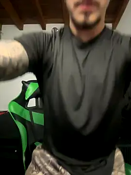 Snapshot of Valentino_Xander chatting on 11.12.25 Valentino Xander online show from 11.12.25