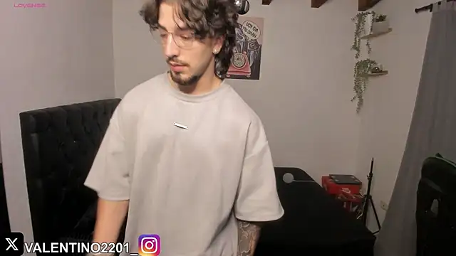 Snapshot of Valentino_Xander chatting on 11.12.25 Valentino Xander online show from 11.12.25