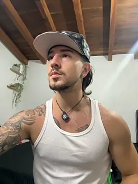 Snapshot of Valentino_Xander chatting on 11.22.25 Valentino Xander online show from 11.22.25