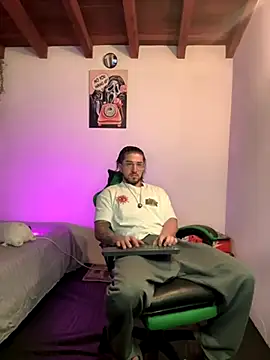 Snapshot of Valentino_Xander chatting on 12.16.25 Valentino Xander online show from 12.16.25