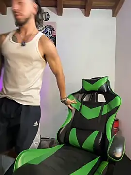 Valentino Xander online show from 12.23.25