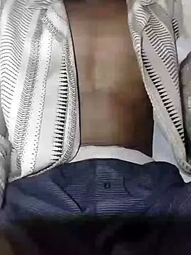 Snapshot of PineappleSkeyes chatting on 01.04.25 PineappleSkeyes online show from 01.04.25