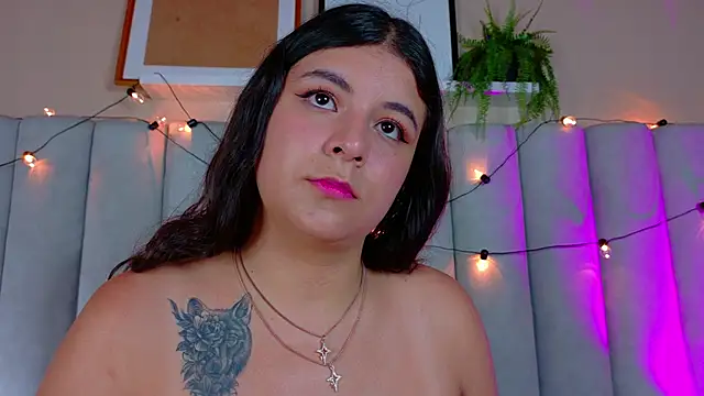 Snapshot of EngelStone chatting on 11.08.25 EngelStone online show from 11.08.25