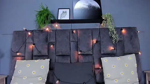 Snapshot of EngelStone chatting on 12.02.25 EngelStone online show from 12.02.25