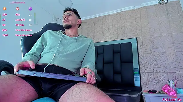 Piggy Eddy online show from 10.14.25