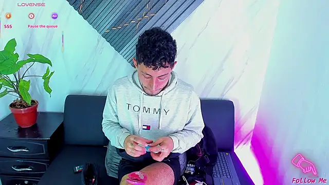 Piggy Eddy online show from 11.25.25