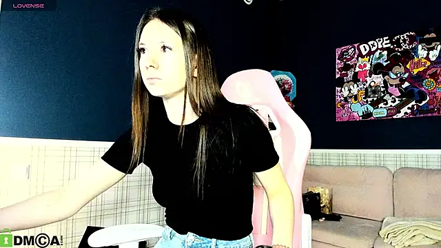 Nicole Charm online show from 11.28.25