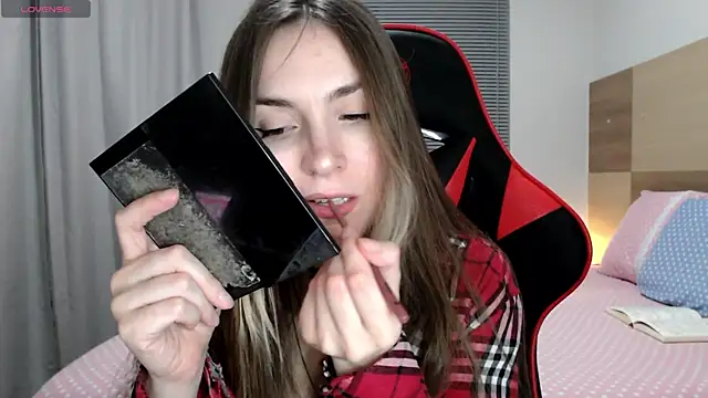 Naughty Annn online show from 12.19.25