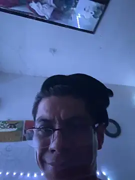 Snapshot of latino1986 chatting on 01.30.25 latino1986 online show from 01.30.25