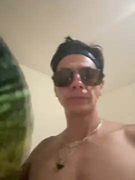 Snapshot of latino1986 chatting on 02.01.25 latino1986 online show from 02.01.25