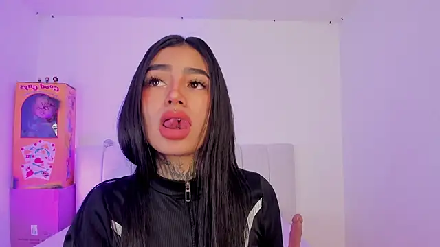 Snapshot of shadowcatt_ chatting on 09.18.25 shadowcatt online show from 09.18.25