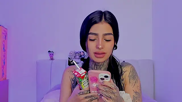 Snapshot of shadowcatt_ chatting on 10.22.25 shadowcatt online show from 10.22.25