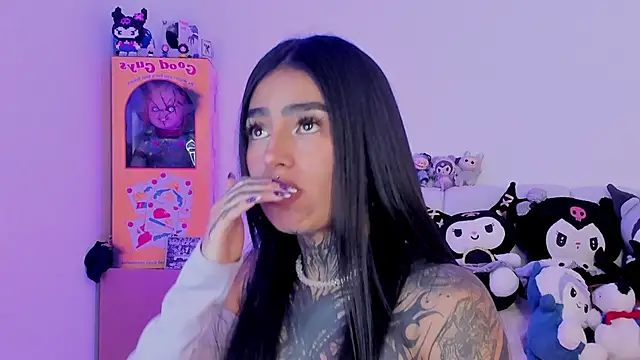 Snapshot of shadowcatt_ chatting on 11.25.25 shadowcatt online show from 11.25.25