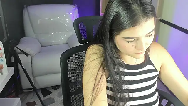 Snapshot of TifanyWhite_ chatting on 12.28.24 TifanyWhite online show from 12.28.24