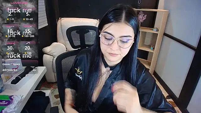 Snapshot of TifanyWhite_ chatting on 01.05.25 TifanyWhite online show from 01.05.25