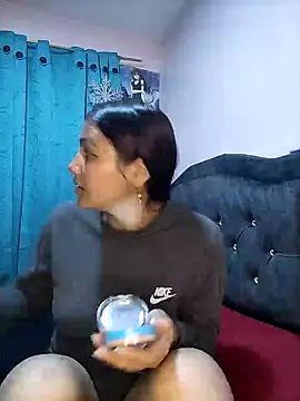 Nahiara velez online show from 02.08.25