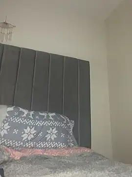 UKSYDNEYFOX online show from 02.20.25