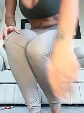 UKSYDNEYFOX online show from 02.24.25