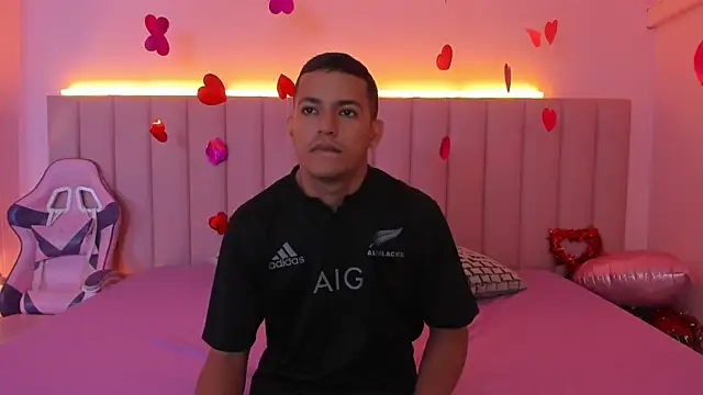 SophieRoyals online show from 02.13.25