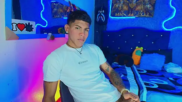 Snapshot of Damian_latinxxx chatting on 01.28.25 Damian latinxxx online show from 01.28.25