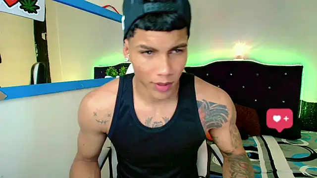 Snapshot of Damian_latinxxx chatting on 02.05.25 Damian latinxxx online show from 02.05.25