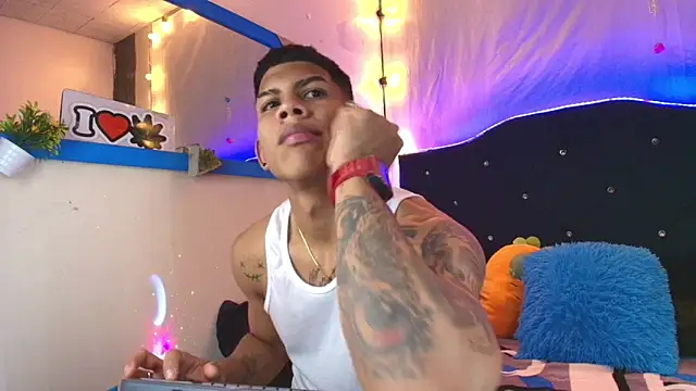 Snapshot of Damian_latinxxx chatting on 02.12.25 Damian latinxxx online show from 02.12.25
