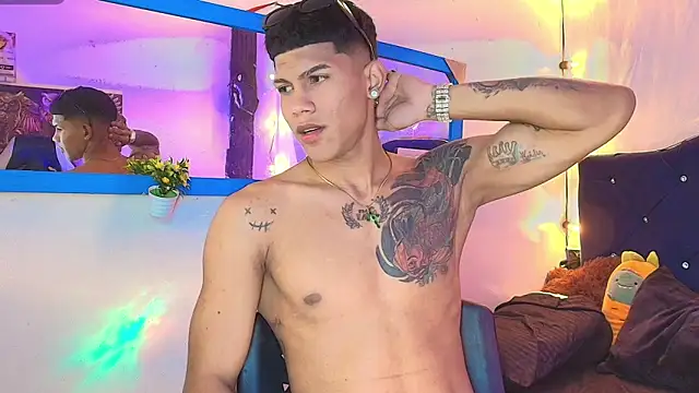 Snapshot of Damian_latinxxx chatting on 02.13.25 Damian latinxxx online show from 02.13.25