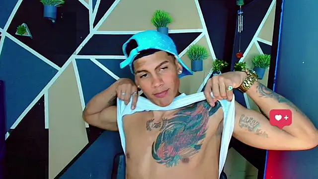 Snapshot of Damian_latinxxx chatting on 02.22.25 Damian latinxxx online show from 02.22.25