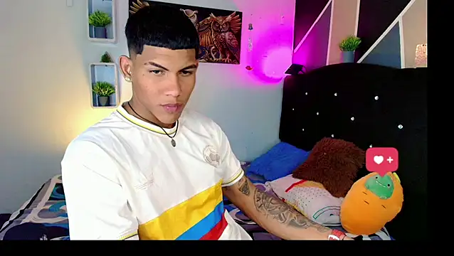 Snapshot of Damian_latinxxx chatting on 03.21.25 Damian latinxxx online show from 03.21.25