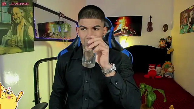 Snapshot of Damian_latinxxx chatting on 04.27.26 Damian latinxxx online show from 04.27.26