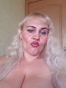 IsabellaBoni online show from 03.12.25